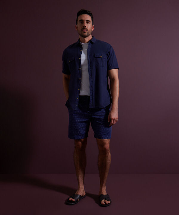 Bermuda Estampada Con Cintura Elástica, Bolsillos Laterales, Cordón Ajustable Y Silueta Regular Fit