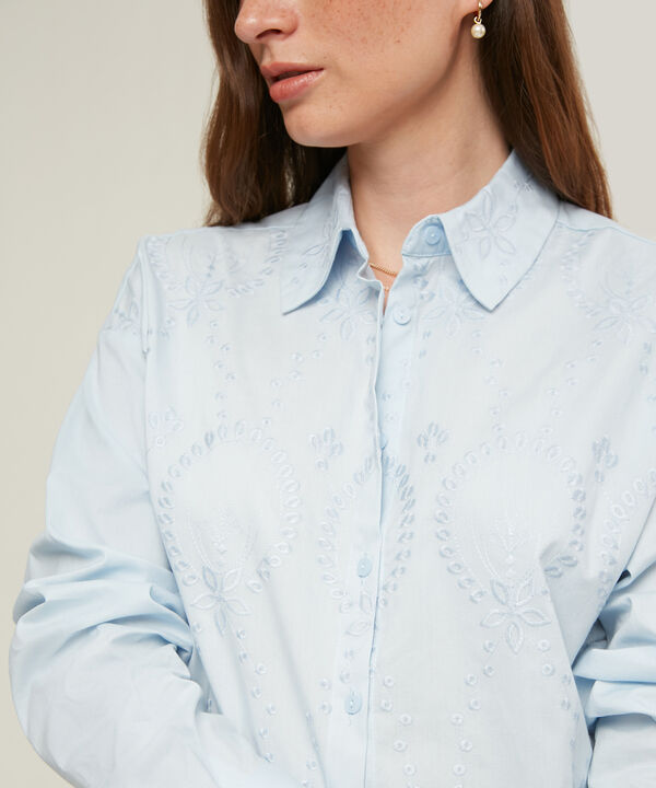 Camisa Unicolor Con Bordado Tipo Ojalillo