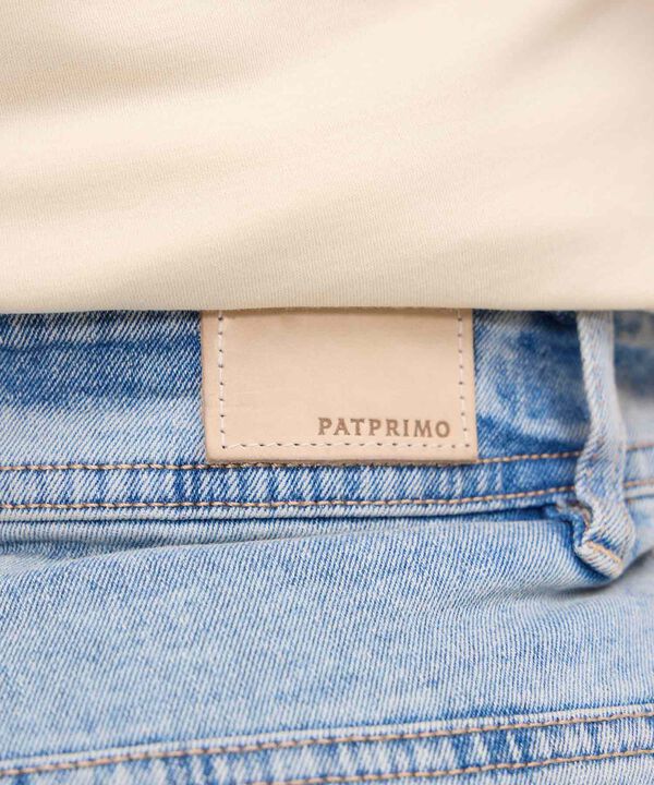 Jeans Mom Con Desgastes
