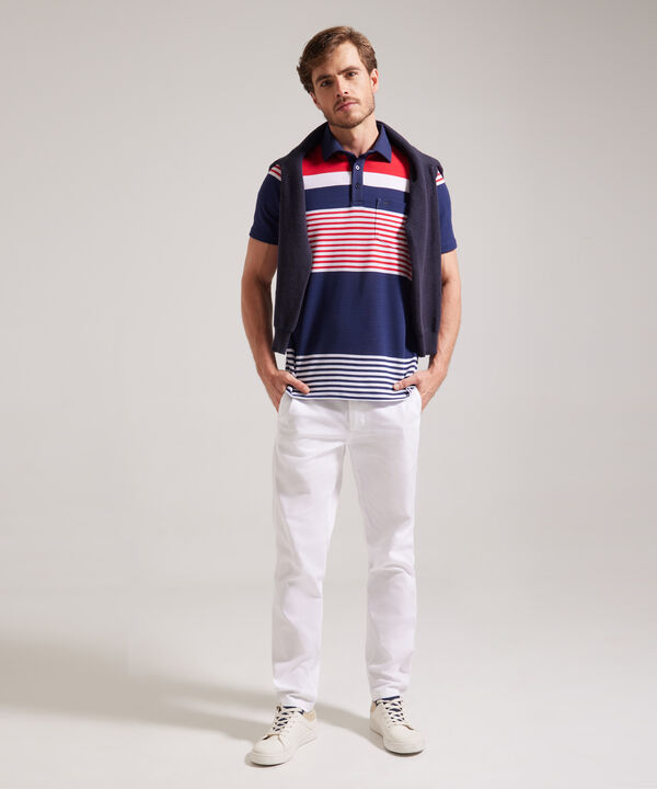 Polo Cuello Duro Con Bolsillo, Pique Preteñido Y Silueta Regular Fit Azul