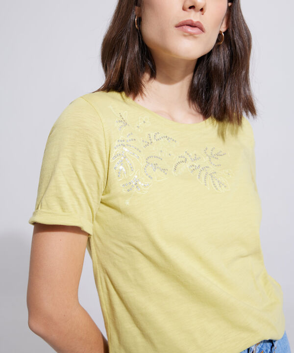 Camiseta Manga Corta Con Bordado