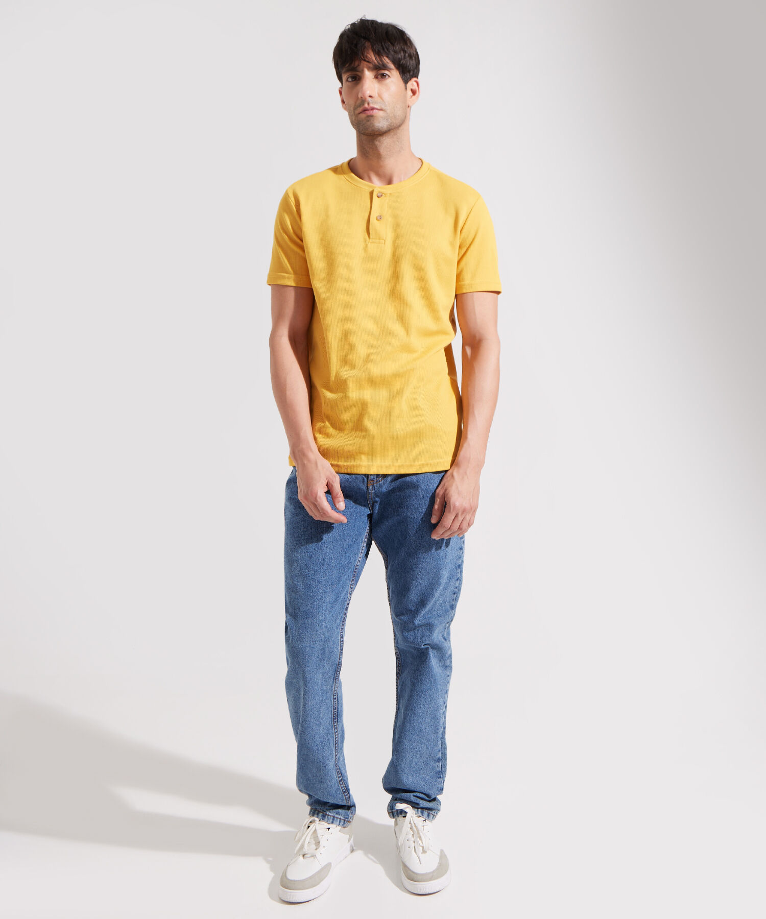 Camiseta Manga Corta Unicolor Cuello Henley