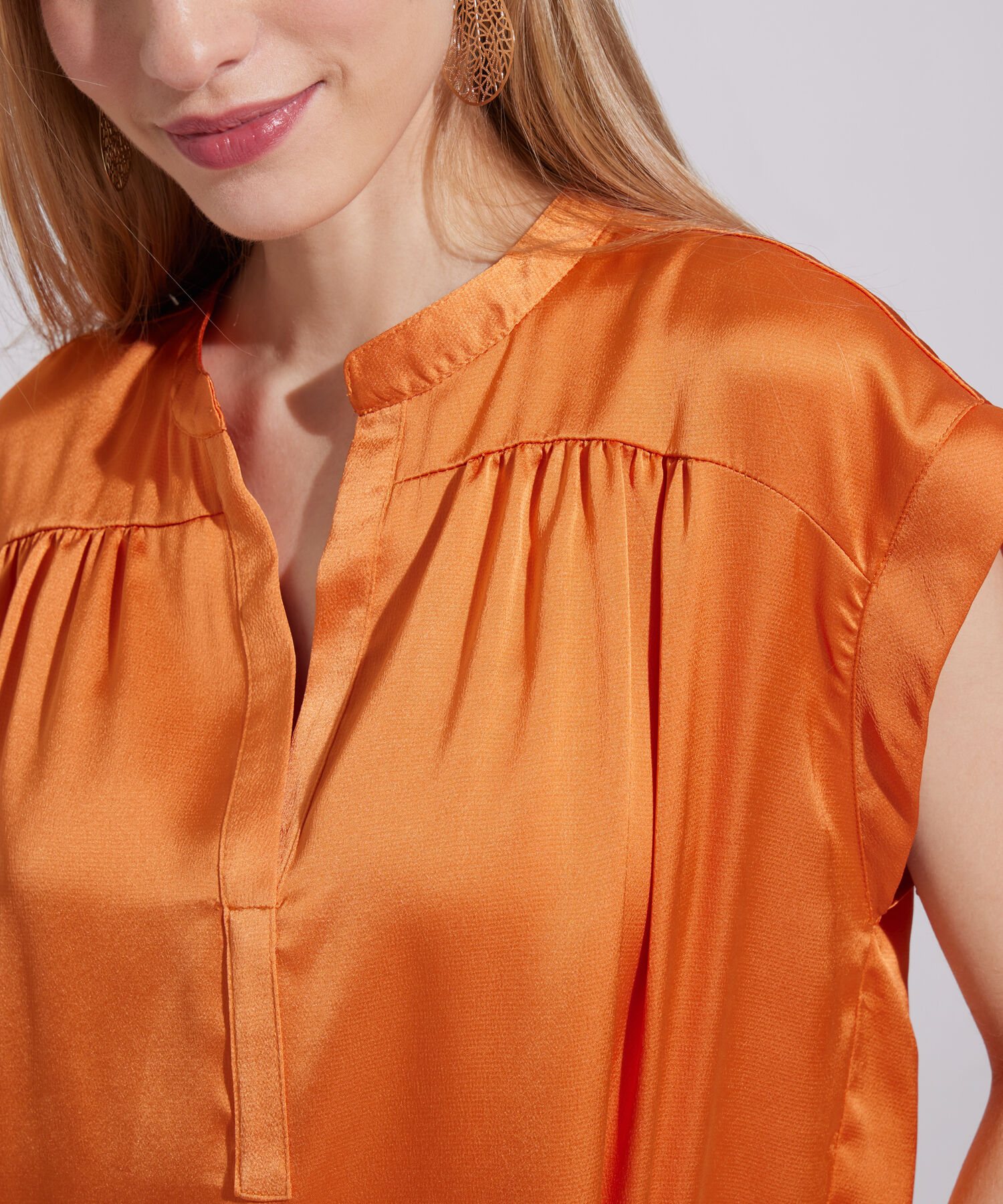 Blusa Sin Manga Unicolor Cuello Neru