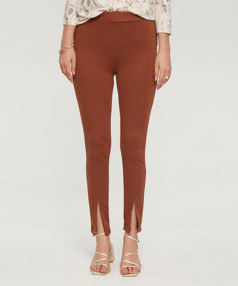 Leggins Unicolor, Tiro Alto Con Corte Central Y Abertura En Bota, Trópico Floral