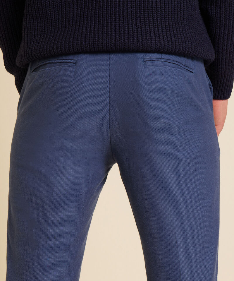 Pantalón Chino Con Detalles De Pretina