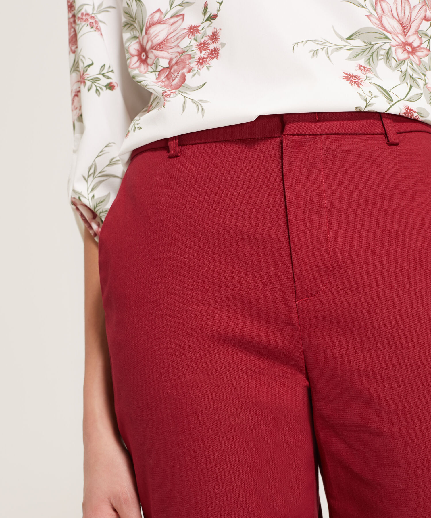 Pantalon Capri Bolsillos