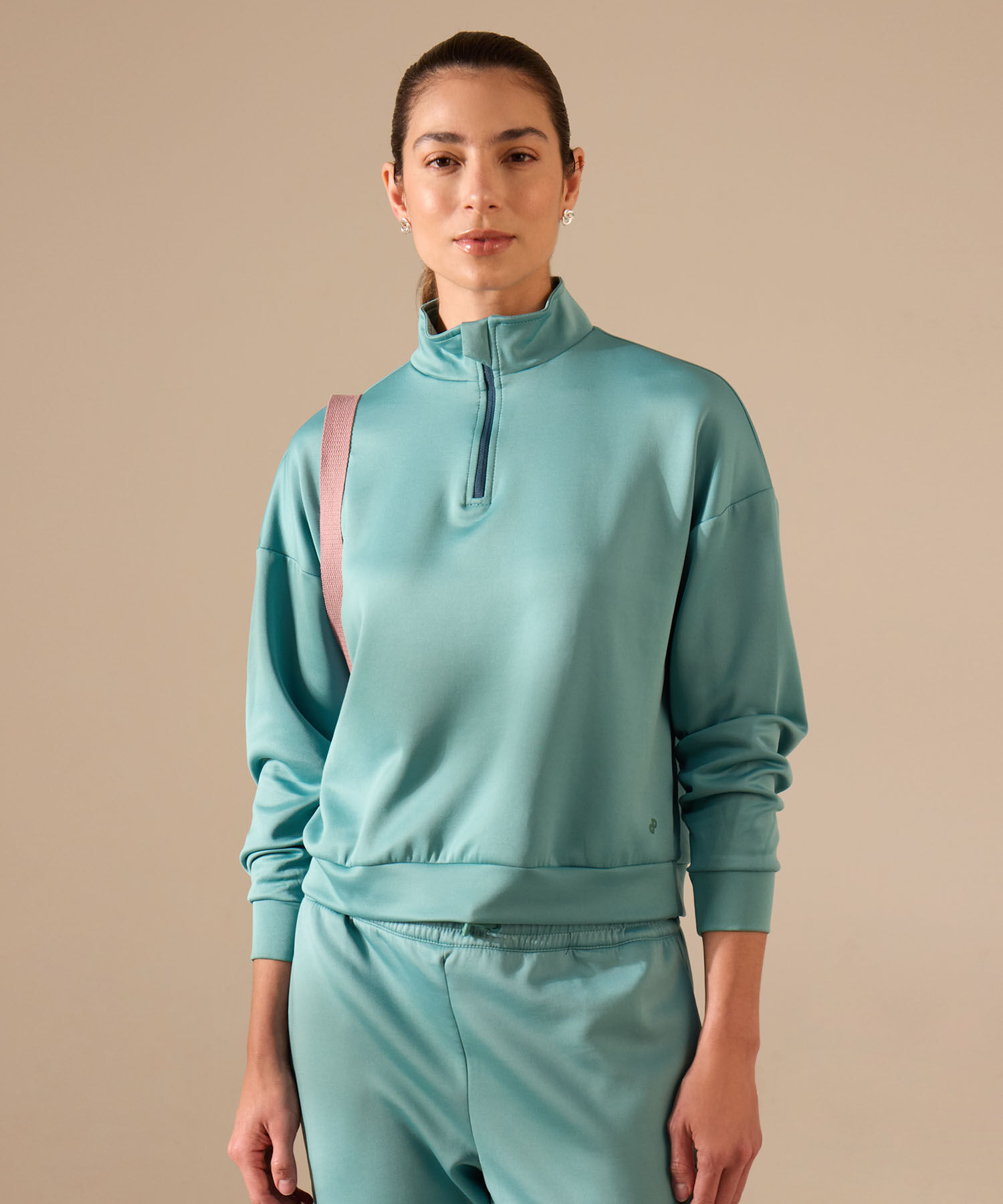 Buzo Unicolor Cuello Alto 