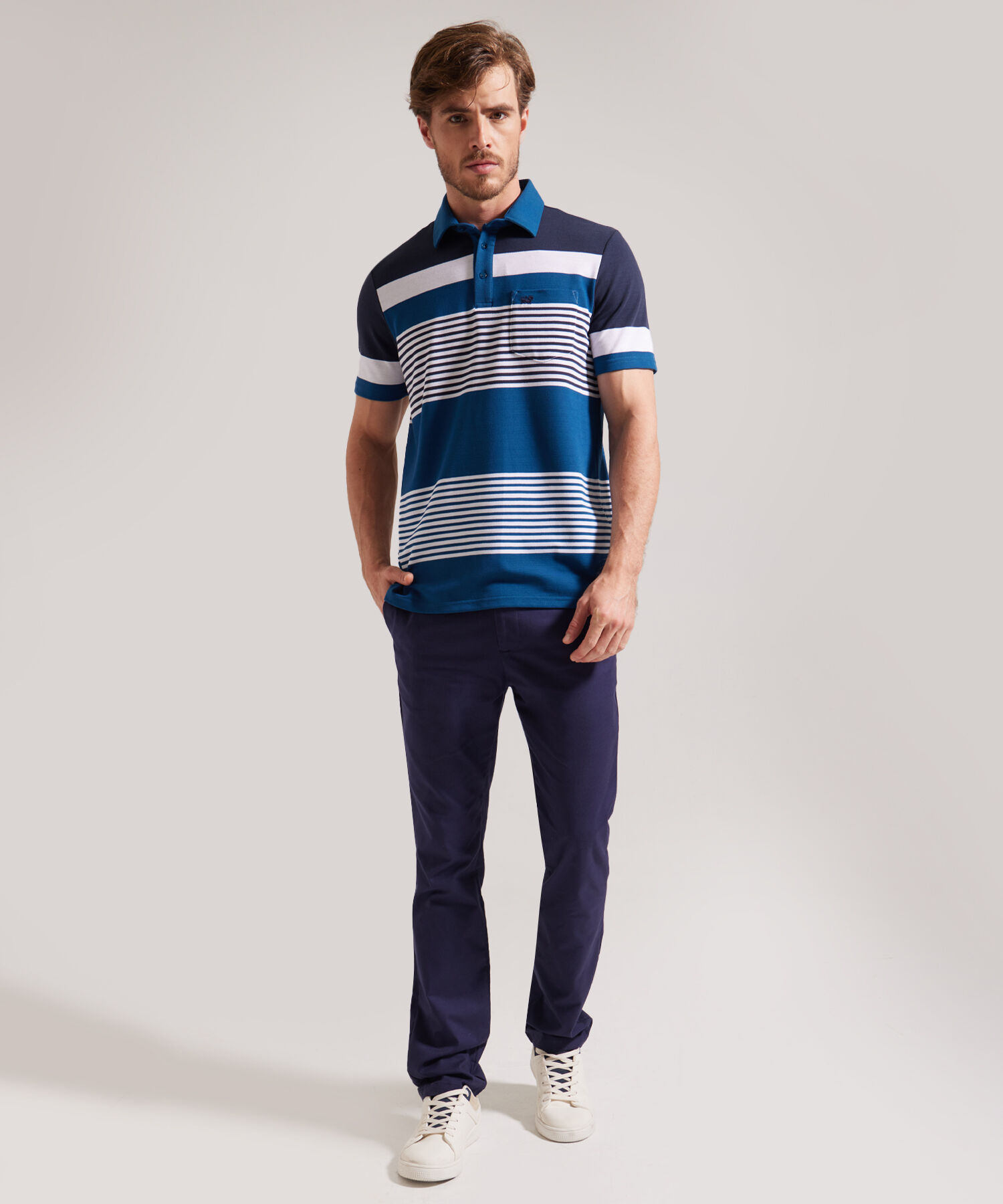 Polo Cuello Duro Con Bolsillo, Pique Preteñido Y Silueta Regular Fit Azul