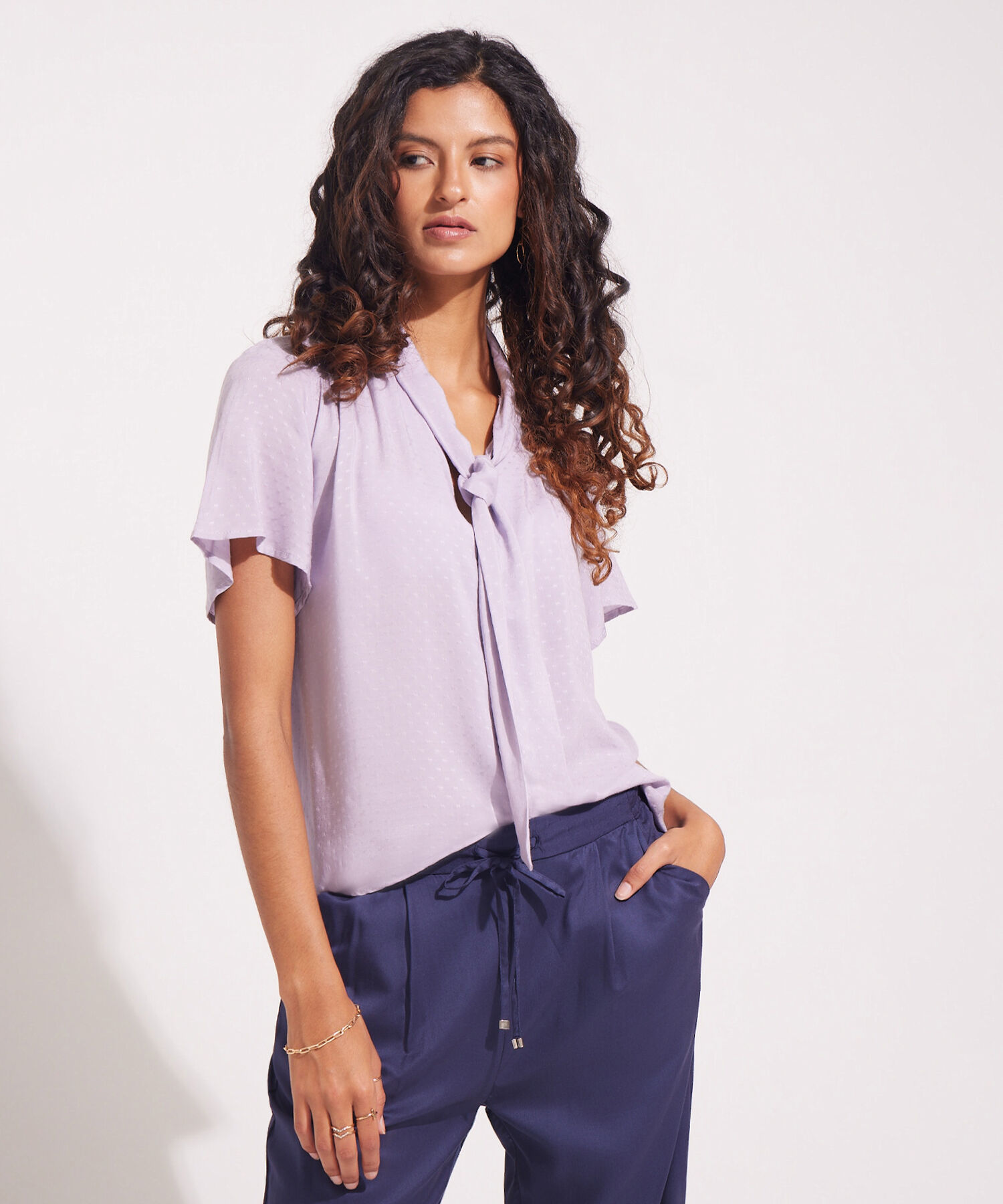 Blusa Unicolor Manga Corta Cuello Smoking Para Anudar Con Cuello V Corte En Hombro Con Recogido Y Botonadura En Frente Compra Online PATPRIMO