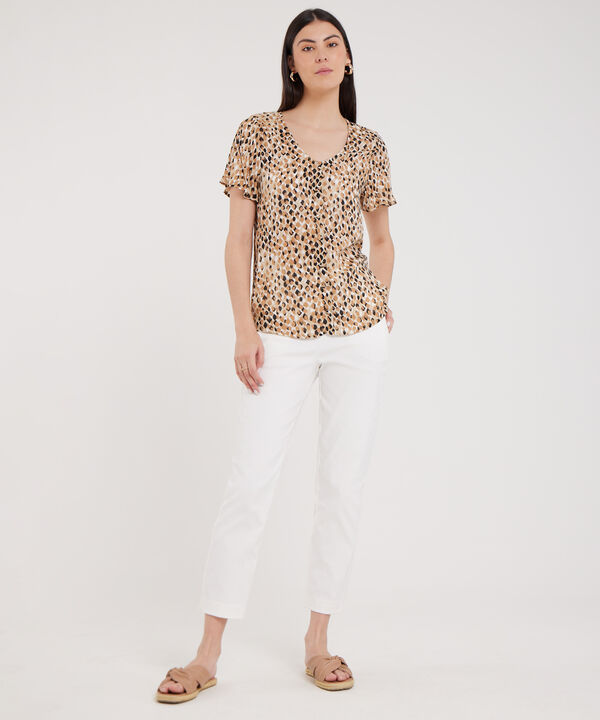 Blusa Estampada Con Botones Decorativos