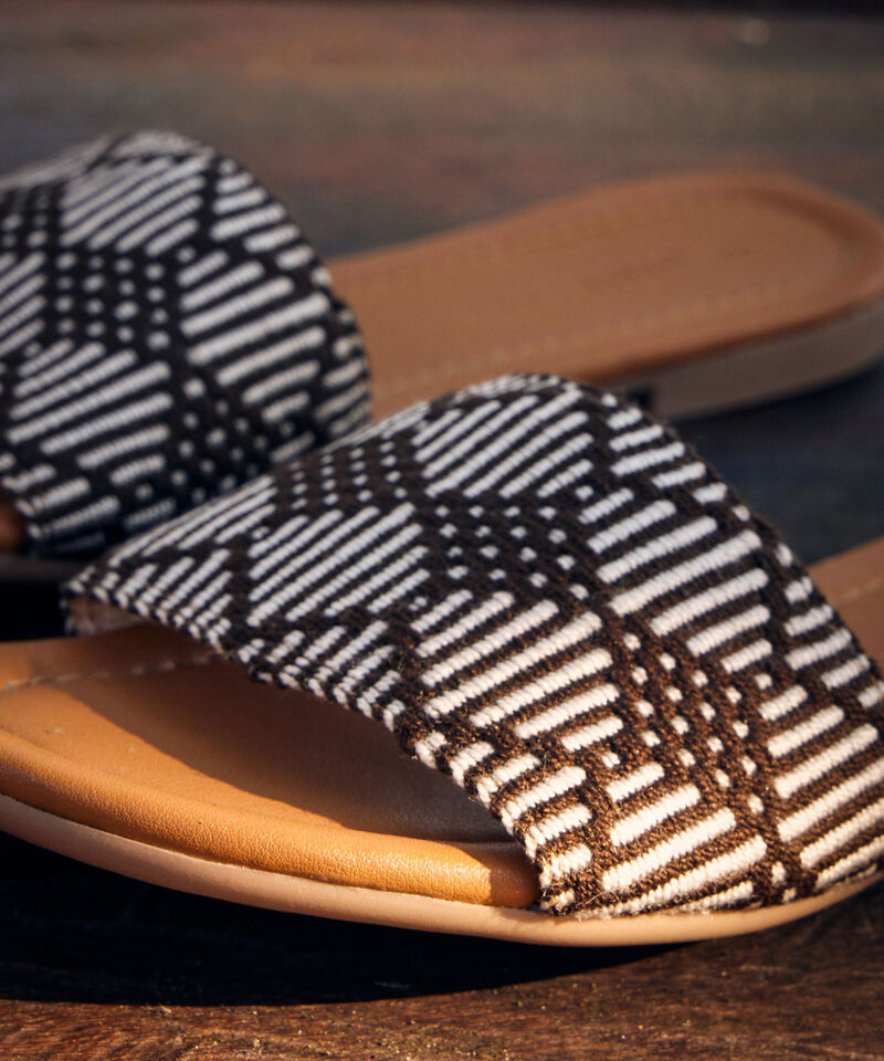 Sandalias Planas Con Algodón
