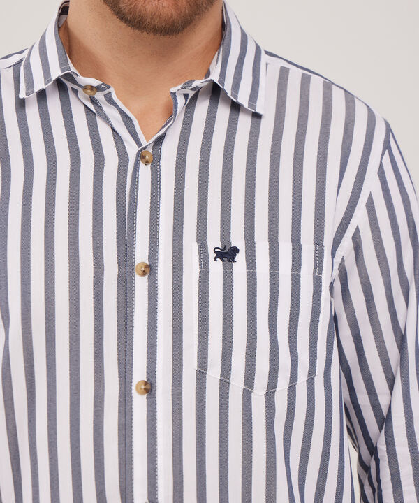 Camisa , manga larga con bolsillo y silueta regular fit, magia en el caribe línea moda image number null