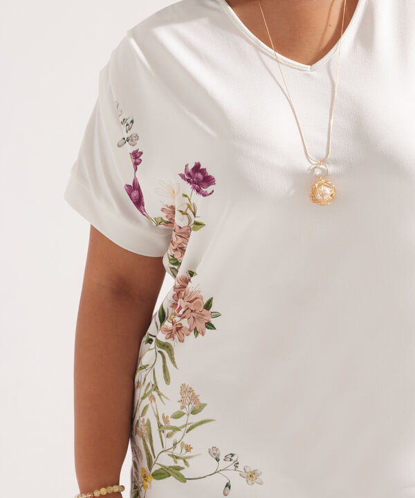 Camiseta Estampada Con Cuello En V