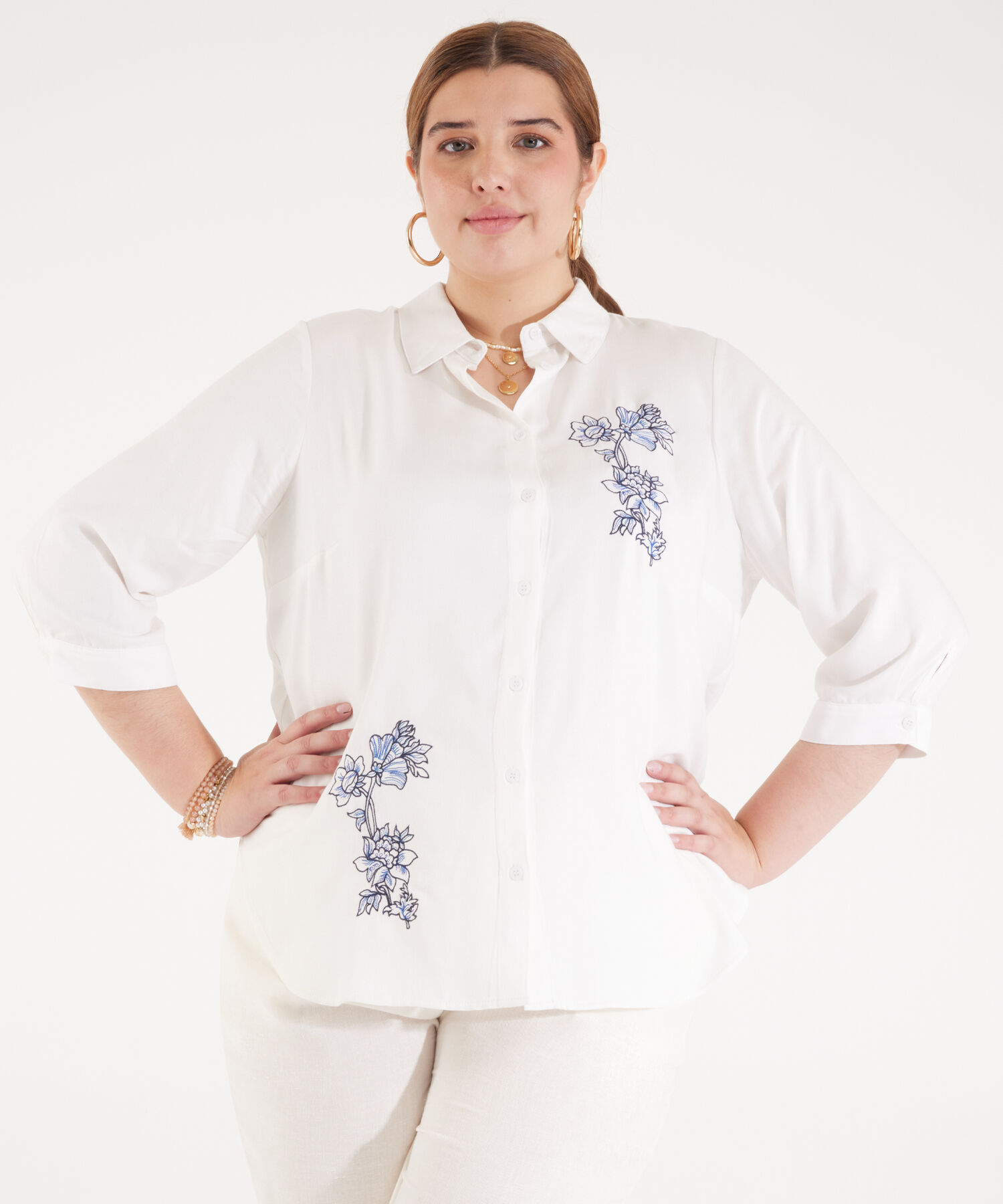 Camisa Unicolor  Con Bordados Manga 3/4