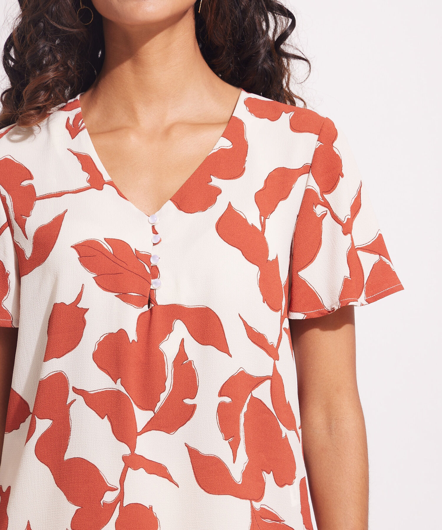 Blusa Manga Corta estampada  Cuello En V Con Botones En Frente