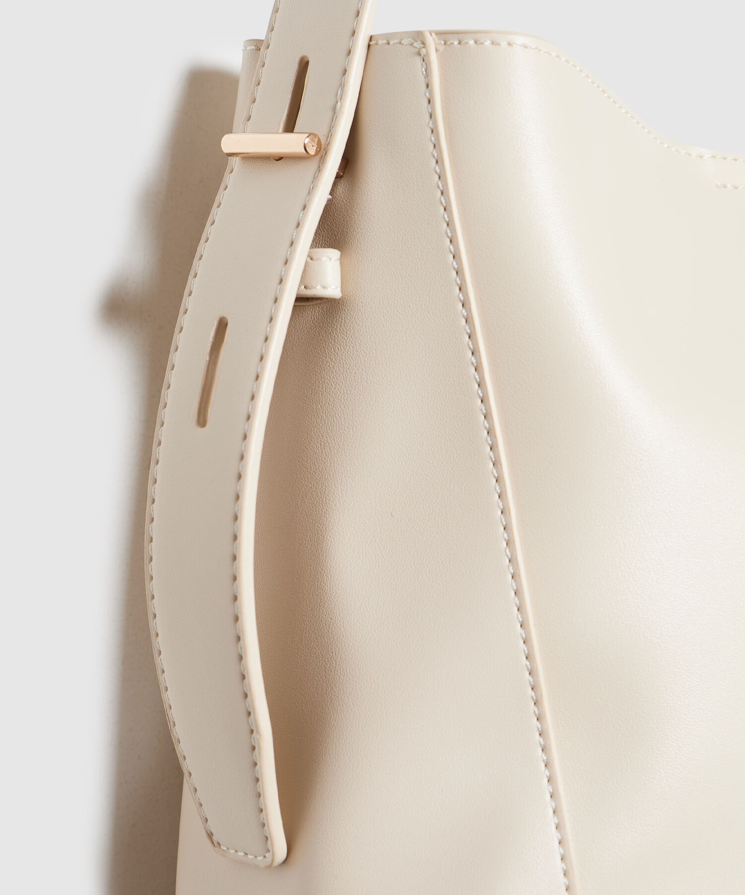 Bolso de Mano en Efecto Cuero