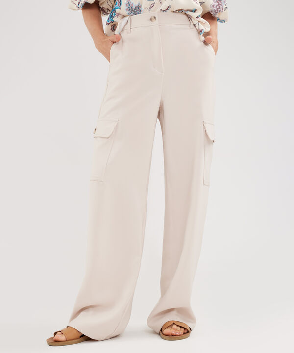 Pantalón Tipo Cargo Unicolor image number null
