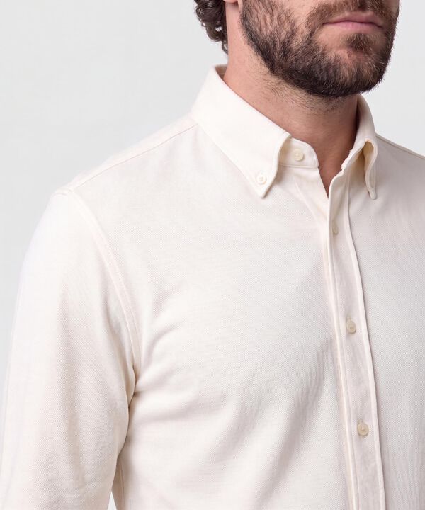 Camisa Unicolor Con Cuello De Bot&oacute;n Hombre