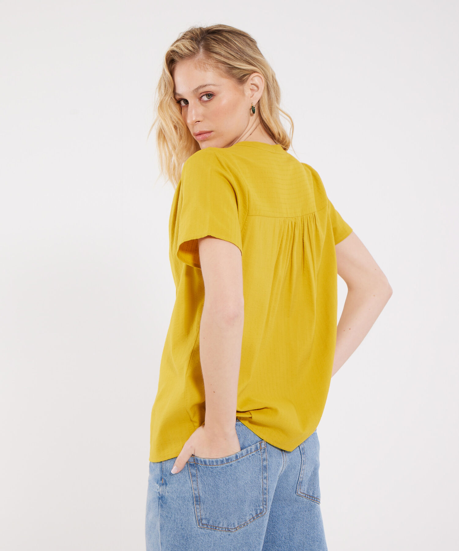 Blusa Recogido En Hombro Y Corte Espalda