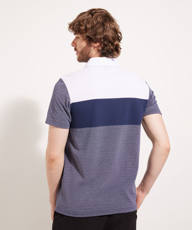 Polo Preteñida, Cuello Duro Unicolor Con Bolsillo Y Silueta Slim Fit