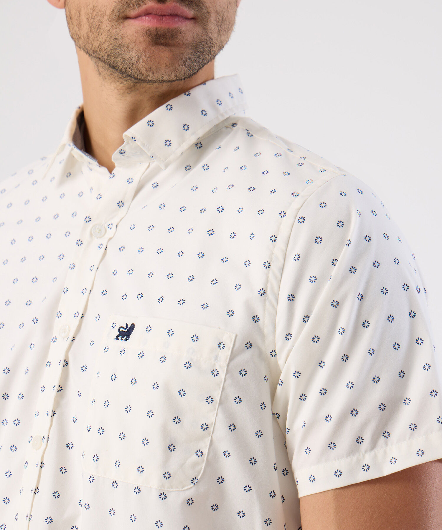 Camisa De Manga Corta Con Microestampado Para Hombre