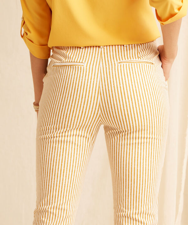 Pantalón Capri Con Bolsillos Laterales