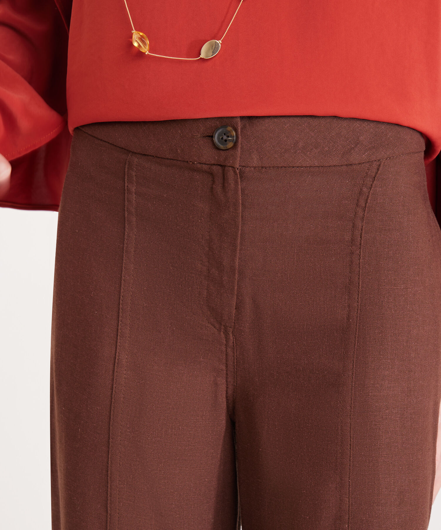 Pantalon Culotte Con Cortes En Frente