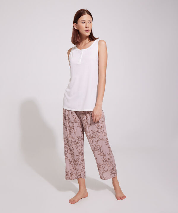 Pijama Camiseta Manga Sisa Y Pantalón Capri Estampado