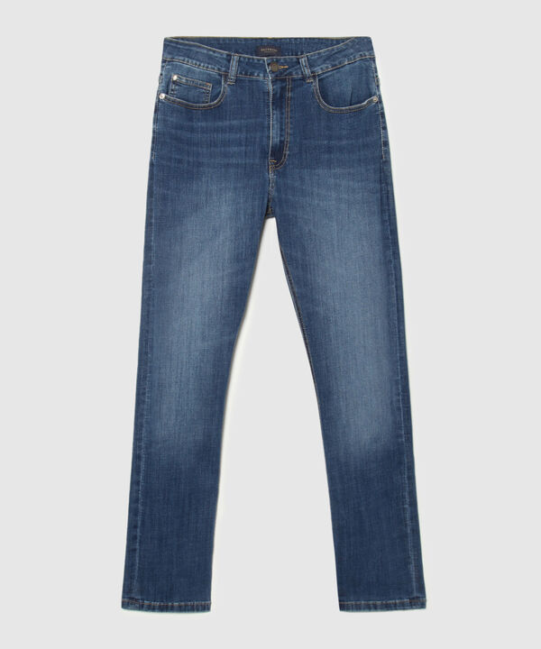 Jean Regular Tono Azul Oscuro.