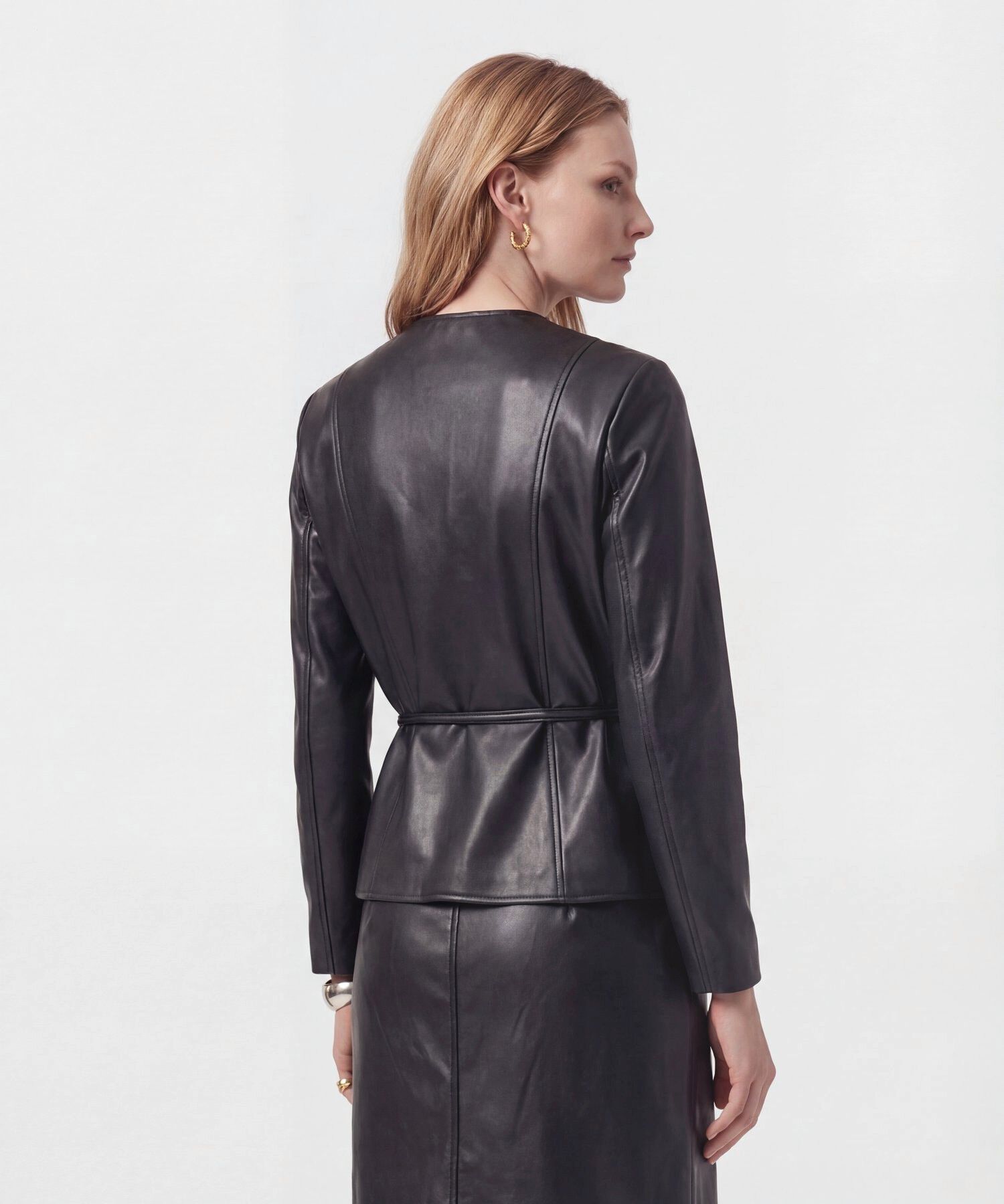 Chaqueta Textura Cuero Cintur&oacute;n Mujer