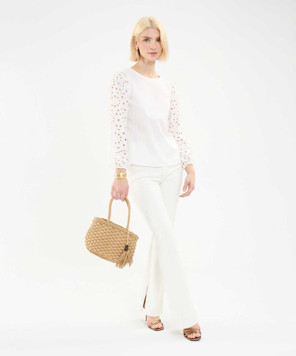 Blusa con Ojalillo image number null