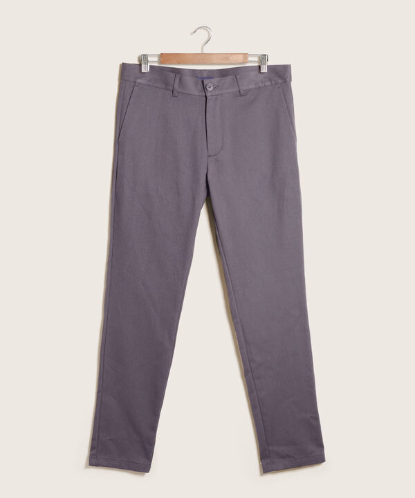 Pantalon Chino Unicolor Con Bolsillos Laterales, Ribetes Traseros Y Silueta Regular