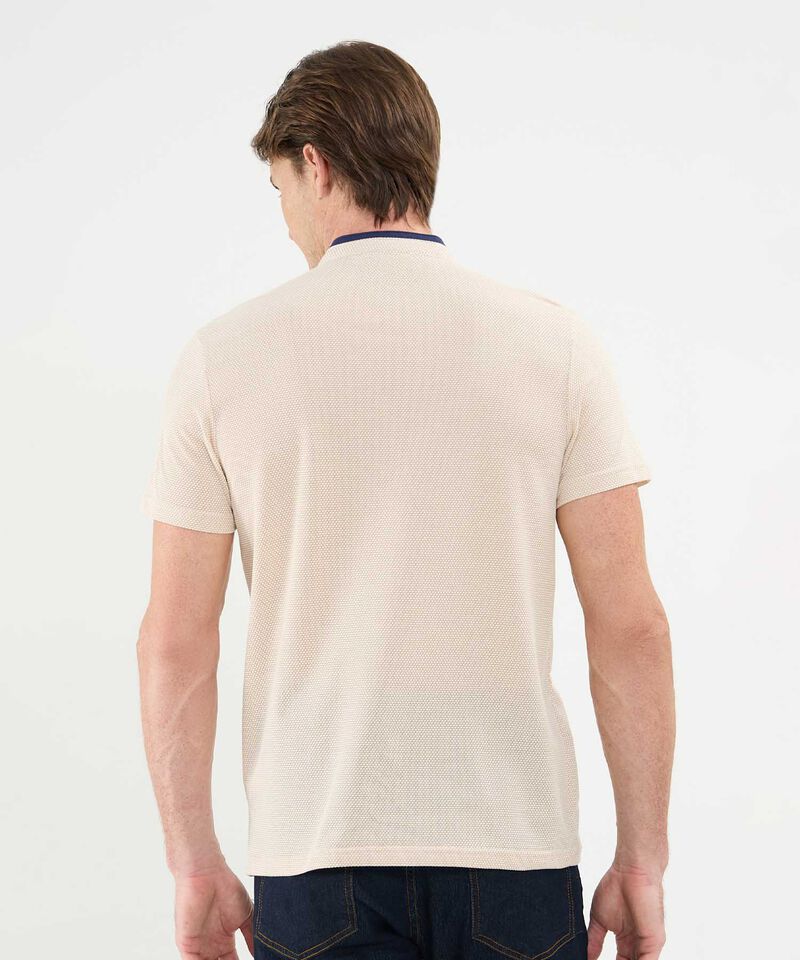 Polo Unicolor Con Textura Cuello Mao