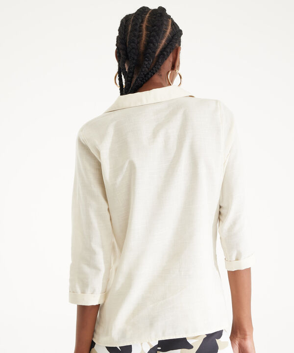 Blusa Unicolor Manga 3/4, Cuello Tipo Camisero Con Falso Interno En Cuello Y Guarda Polvo En Puños