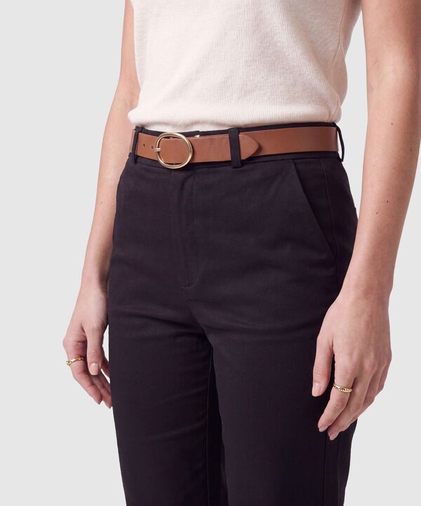 Pantal&oacute;n Recto Cl&aacute;sico Mujer