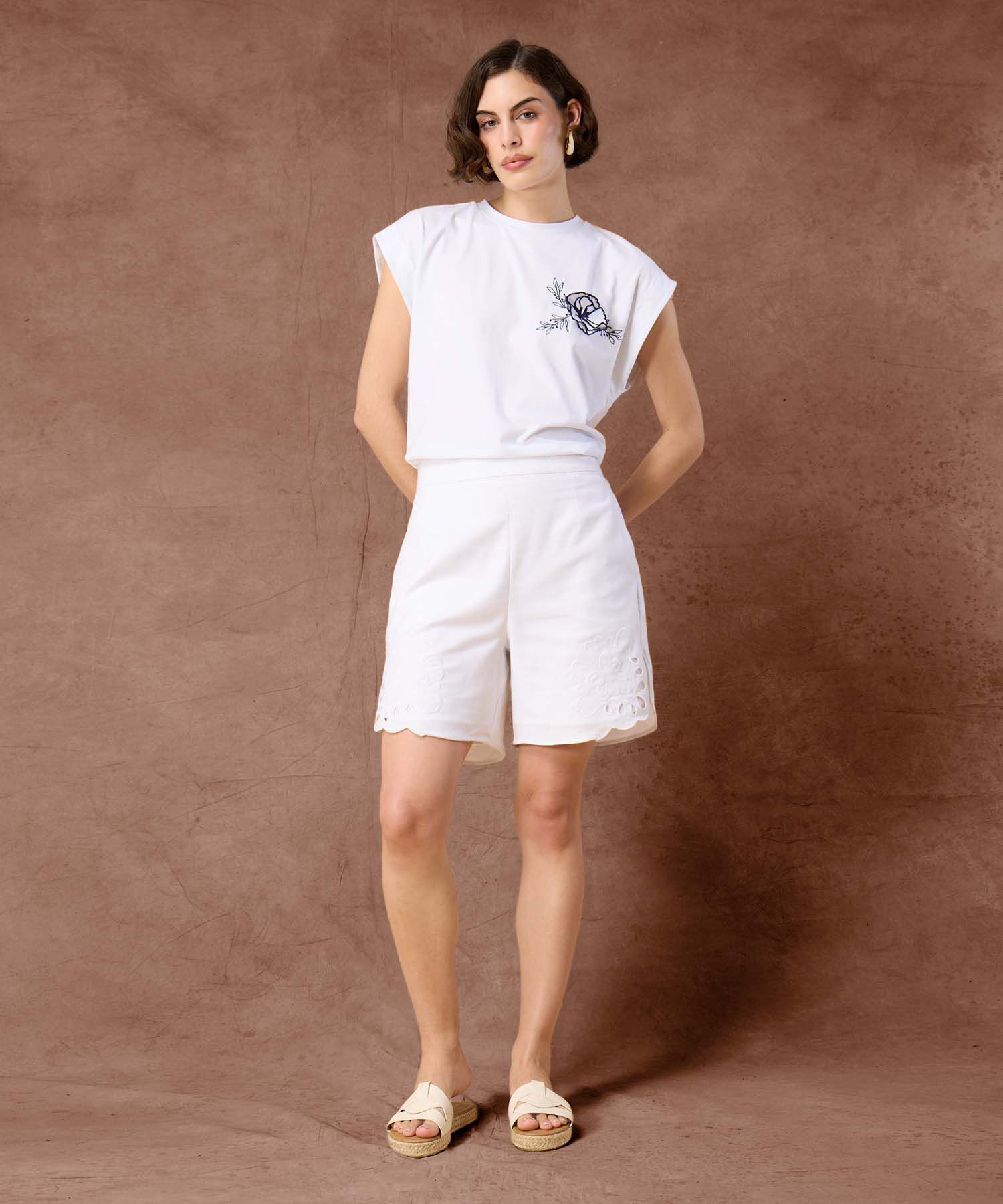 Bermuda con Detalle Bordado en Borde Para Mujer