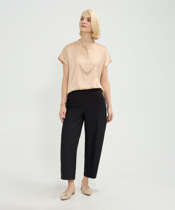 Blusa Cuello Nerú Y Media Pechera Unicolor image number null