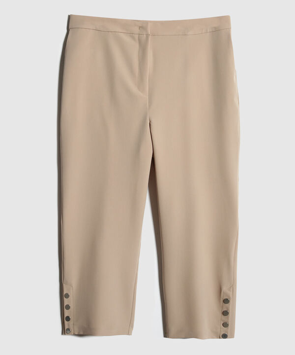 Pantalon Unicolor Con Botones En Bota