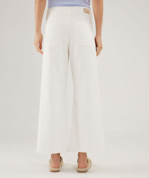Jean  Culotte Tipo Marine  Tono Off White image number null