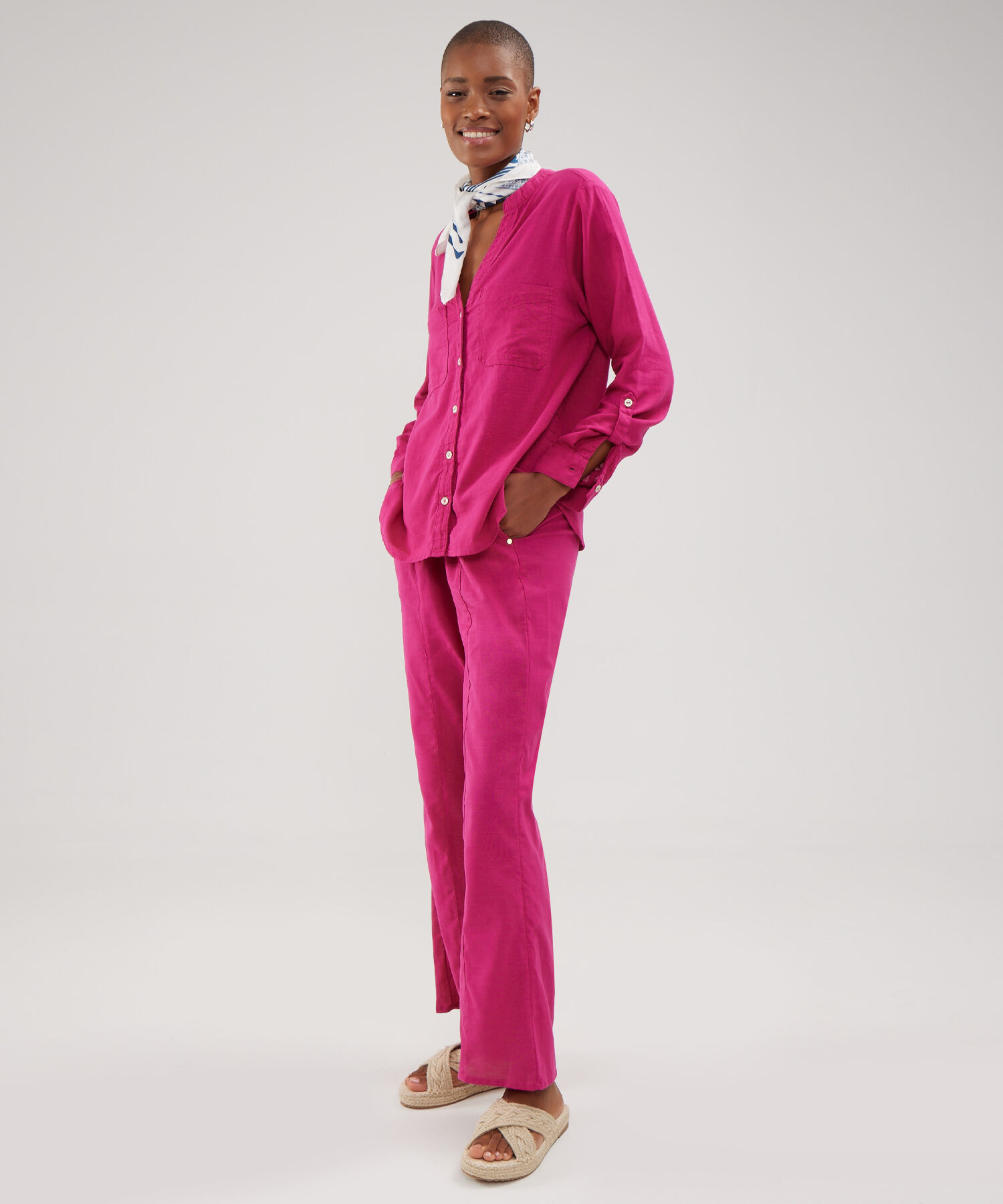 Pantalon Unicolor Bota Recta En Lino