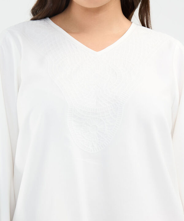 Blusa con Bordado image number null
