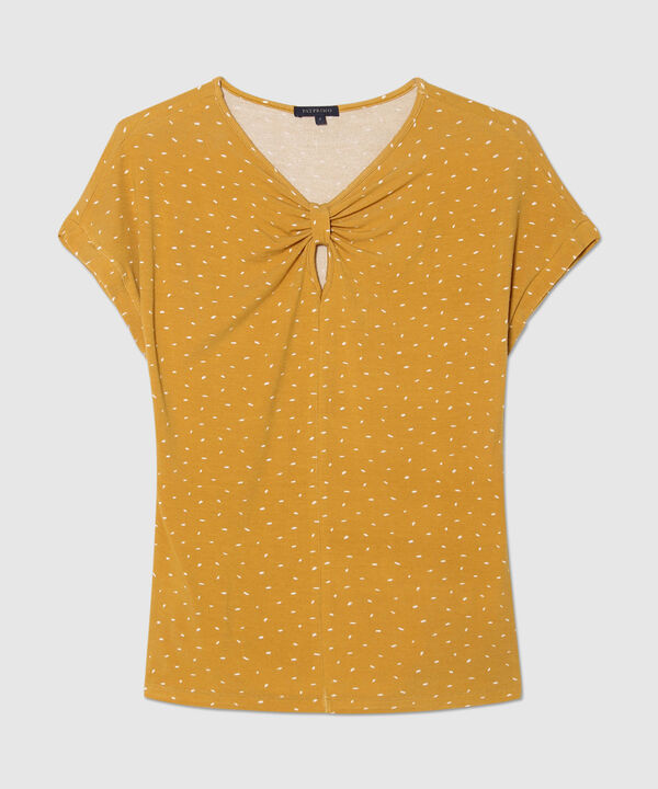 Camiseta Estampada, Escote V, Manga Rodada Con Anudado En Centro Frente