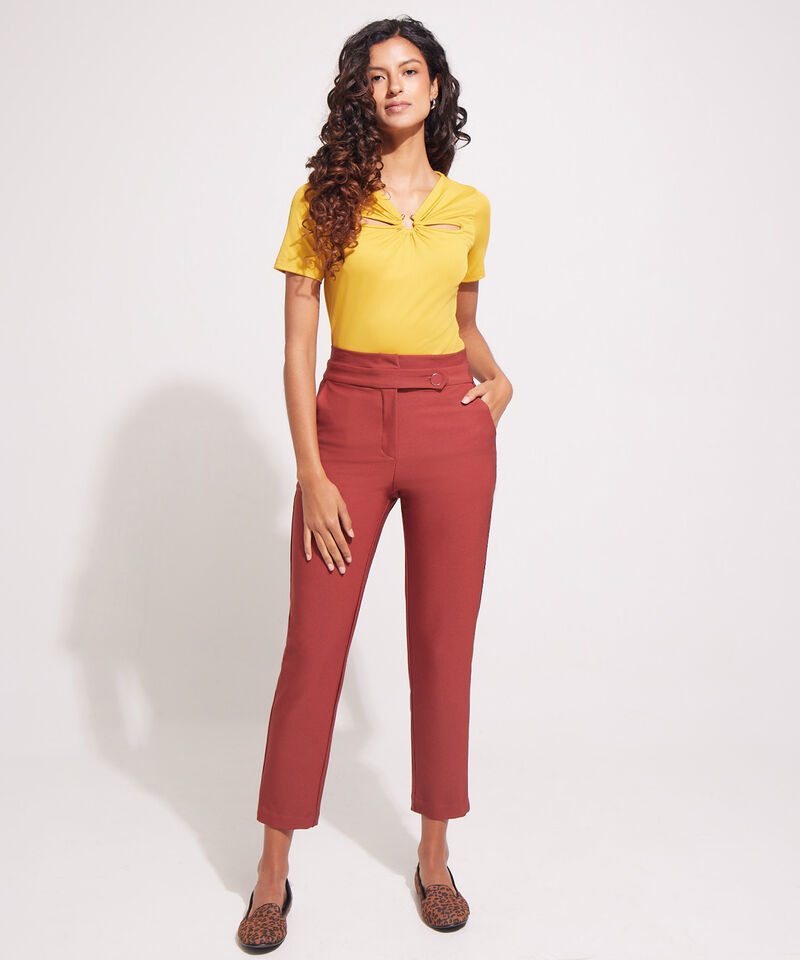 Pantalón Unicolor Con Bolsillos Diagonales
