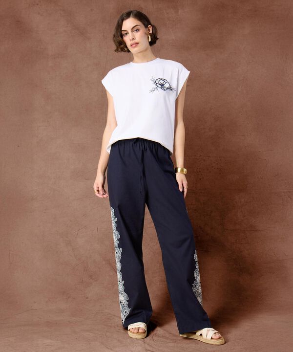 Camiseta Mujer sin Manga con Diseño Bordado image number null