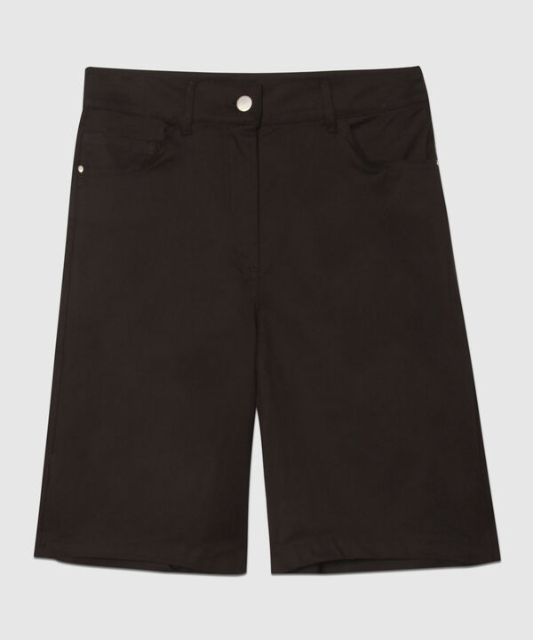 Bermuda Unicolor, 5 Bolsillos Tipo Culotte Con Bota Semi Campana, Carmin