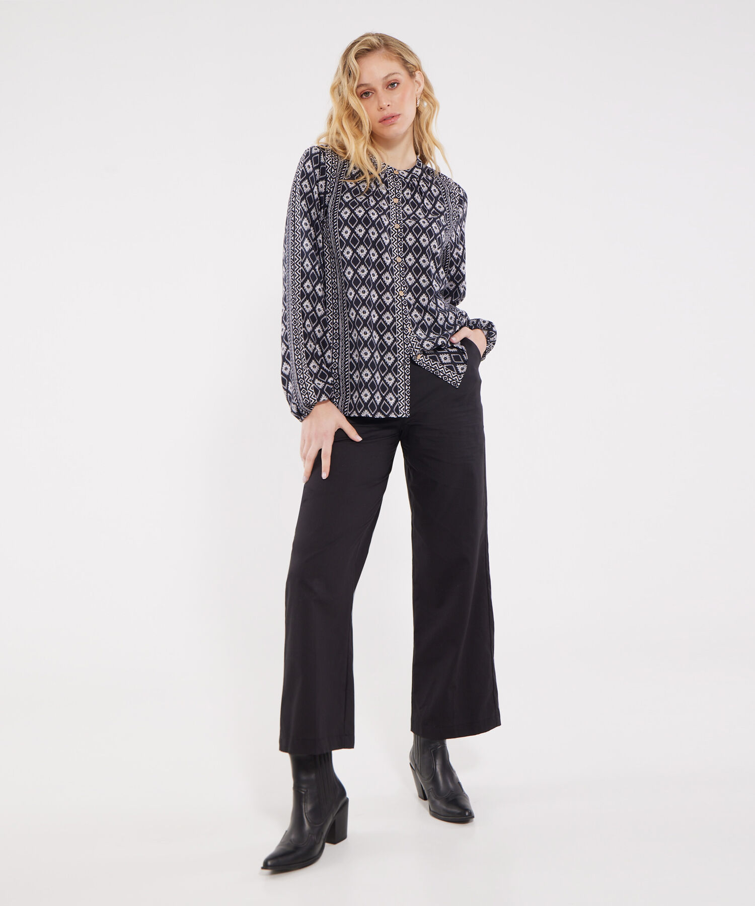 Blusa Estampada con Cuello Mao