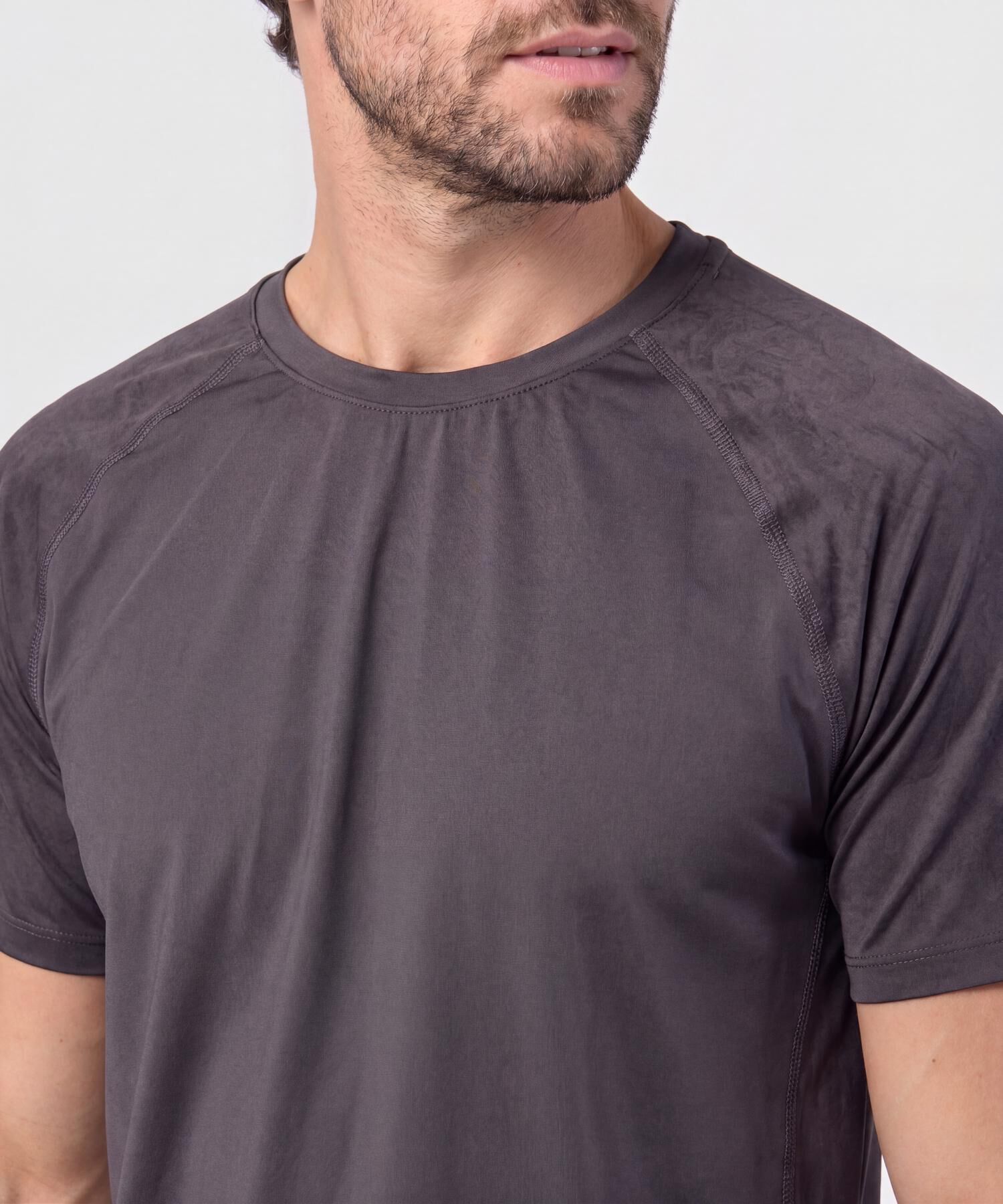 Camiseta Deportiva Con Detalle En Mangas 