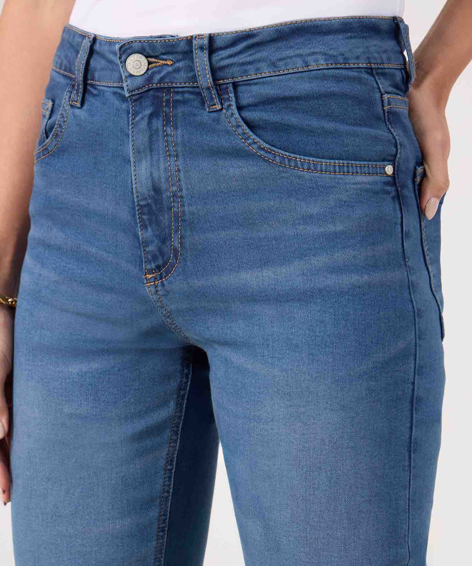 Jeans En Tono Azul 