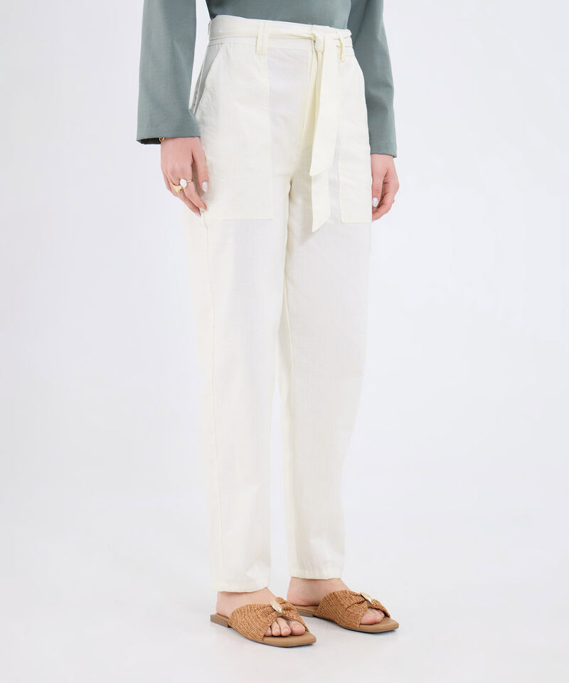 Pantalón Unicolor Con Cinturon