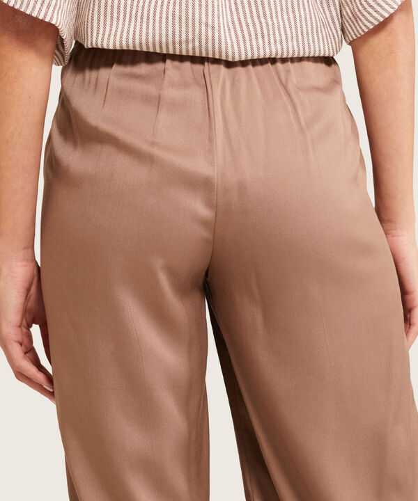 Pantalón Unicolor  Fluido Pretina En Frente Lisa